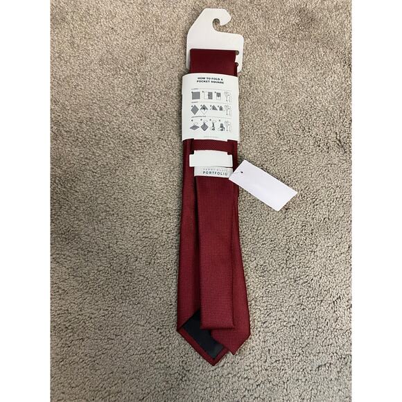 New Perry Ellis Portfolio Necktie and Pocket Square Set, Maroon - Picture 3 of 3